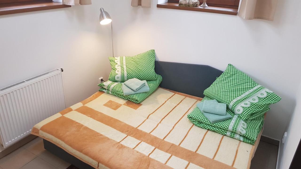 Ferienwohnung Na Samote U Lesa -Rasovna Msecke Zehrovice Exterior foto